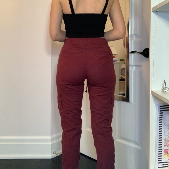 Reitmans burgundy fitted cargos - Picture 3 of 4